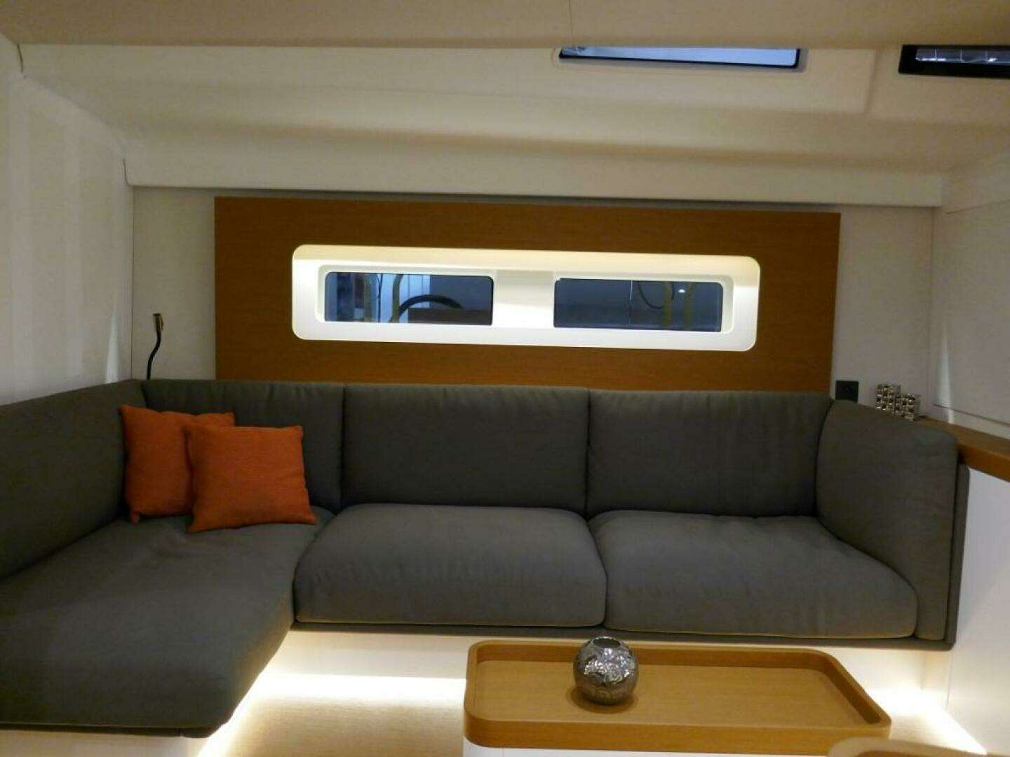 2026 Beneteau OCEANIS YACHT 54 - Image 15
