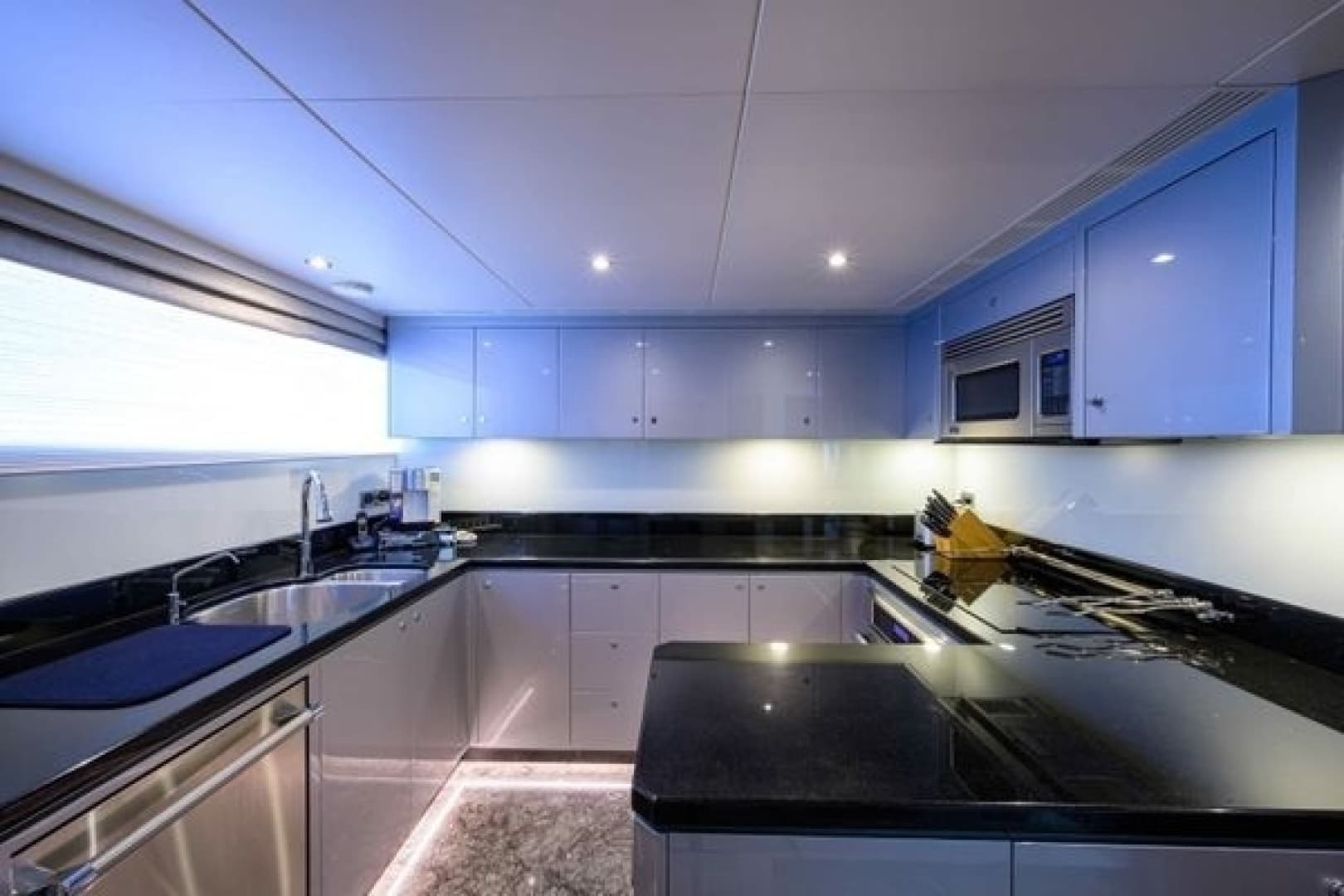 2019 Ocean Alexander Motoryacht 100 - Image 30