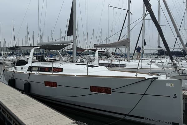 2016 Beneteau Oceanis - Image 1