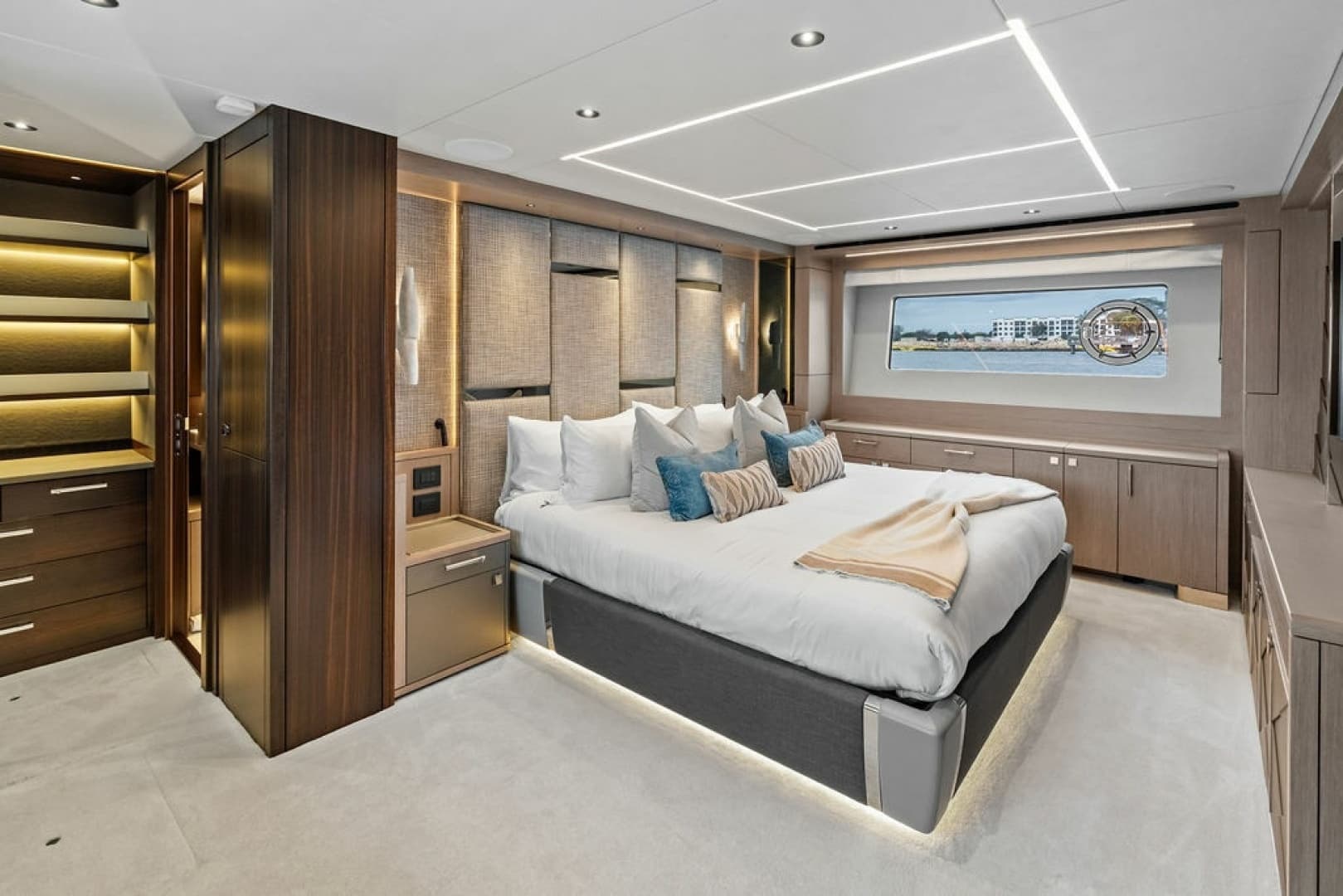 2026 Sunseeker 88 Yacht - Image 64