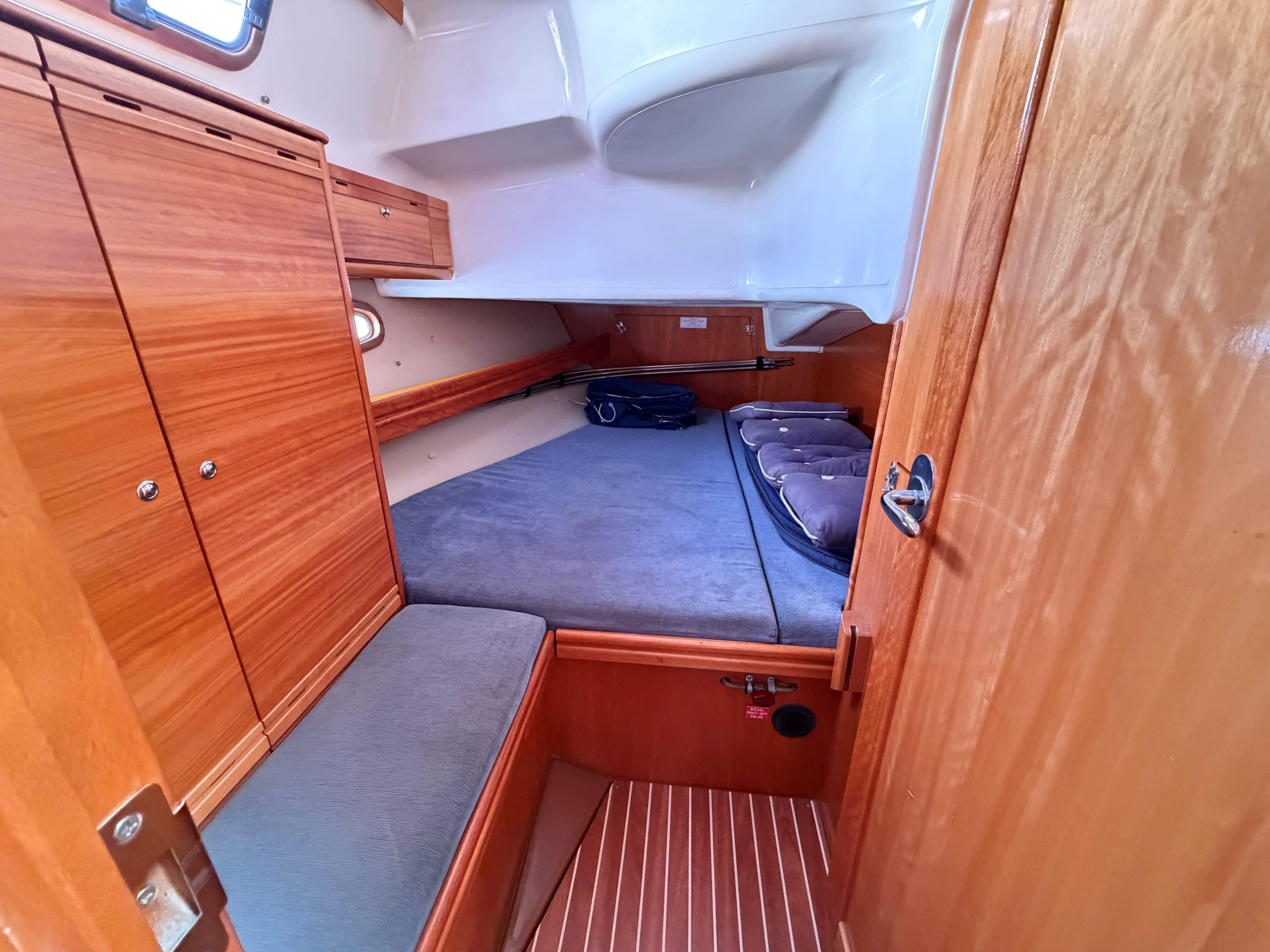 2007 Bavaria Cruiser 39 - 27