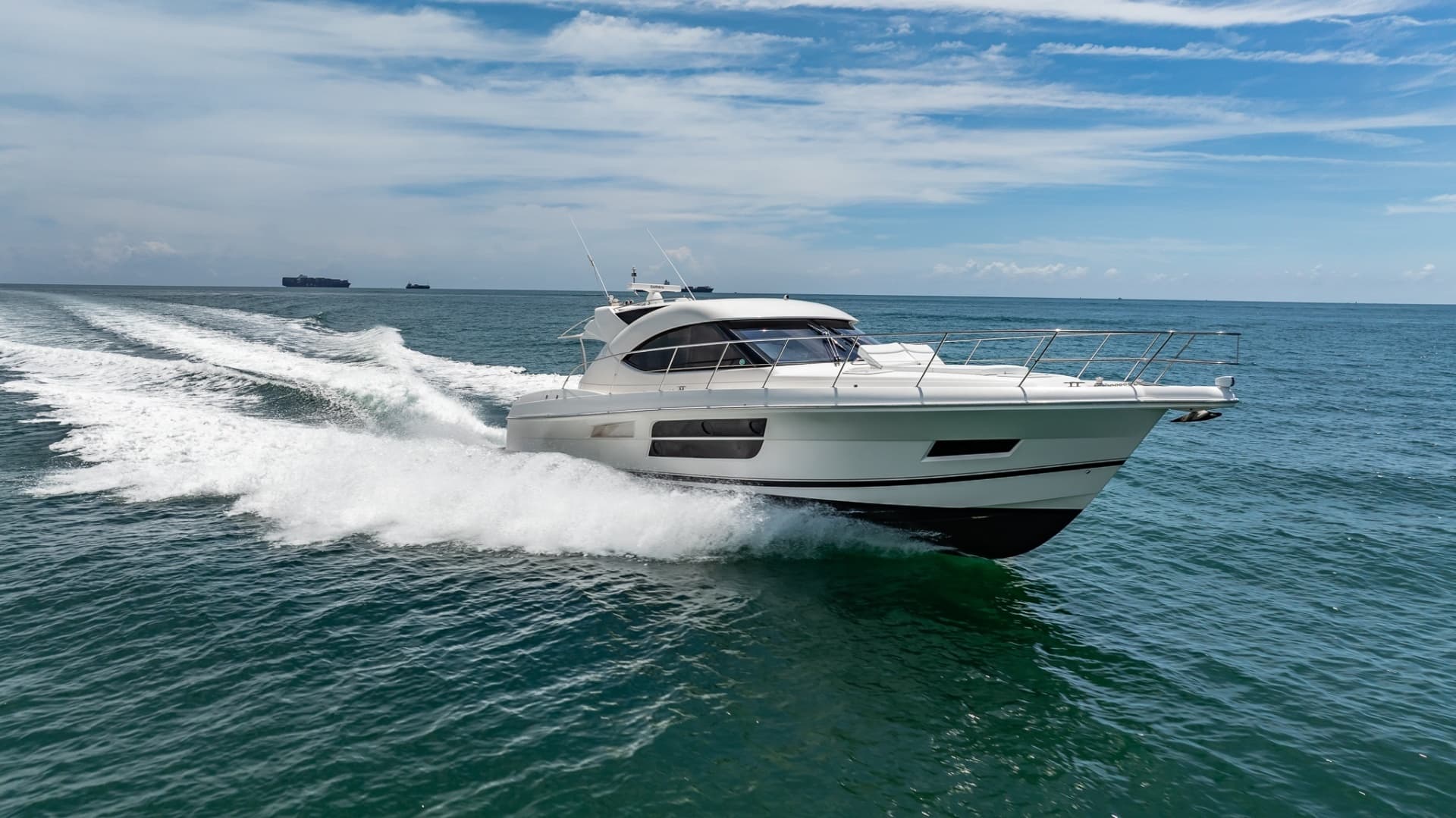 2016 Riviera 5000 Sport Yacht - Image 2