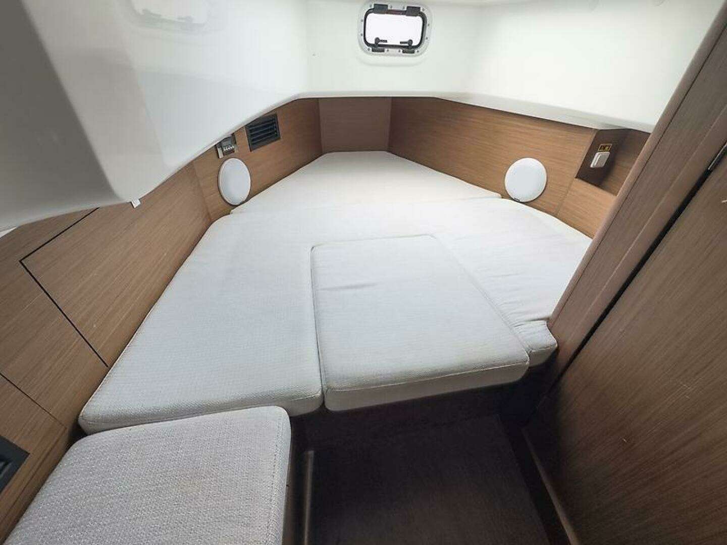 2023 Jeanneau 9.0 CC - Image 31