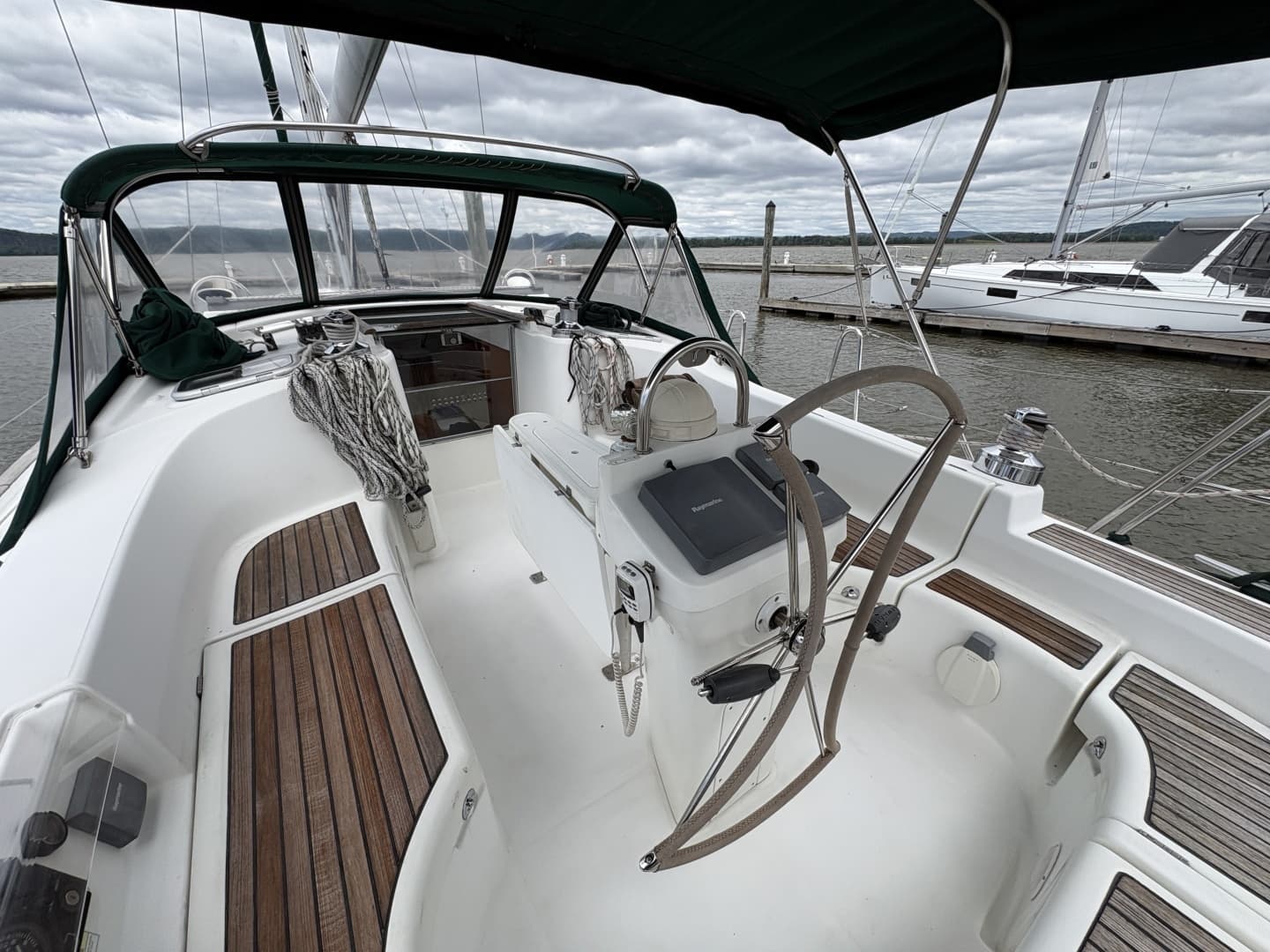 2003 Beneteau 423 - Image 8