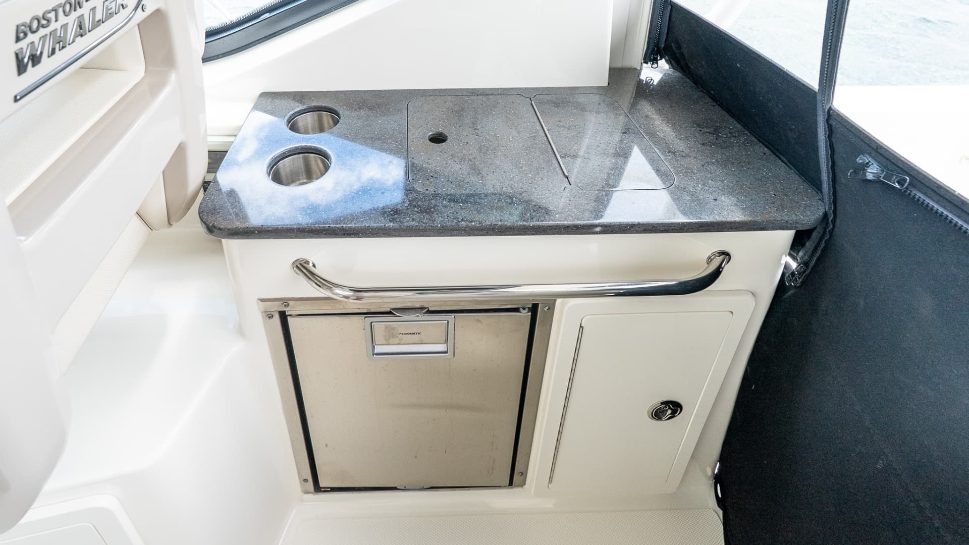 2020 Boston Whaler 325 Conquest - Image 36
