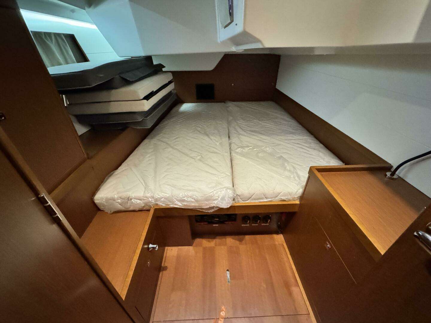 2014 Beneteau Oceanis 48 - Image 21