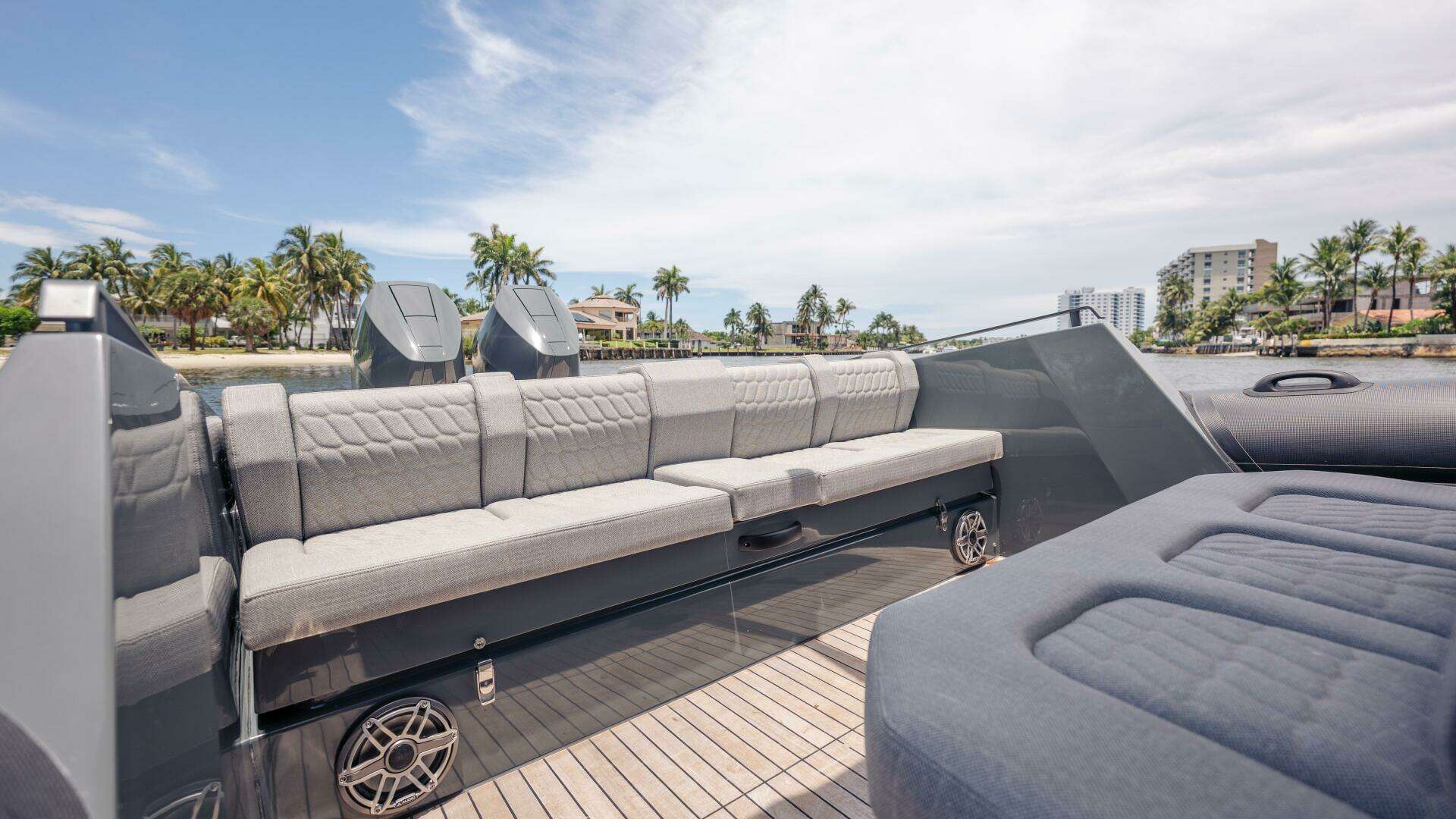 2025 Skipper 38 Sunbed - Image 25