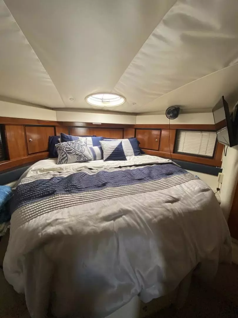2000 Carver Trojan 440 Express - Image 29