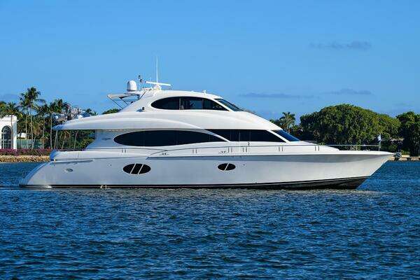 2007 Lazzara Yachts 80 Enclosed
