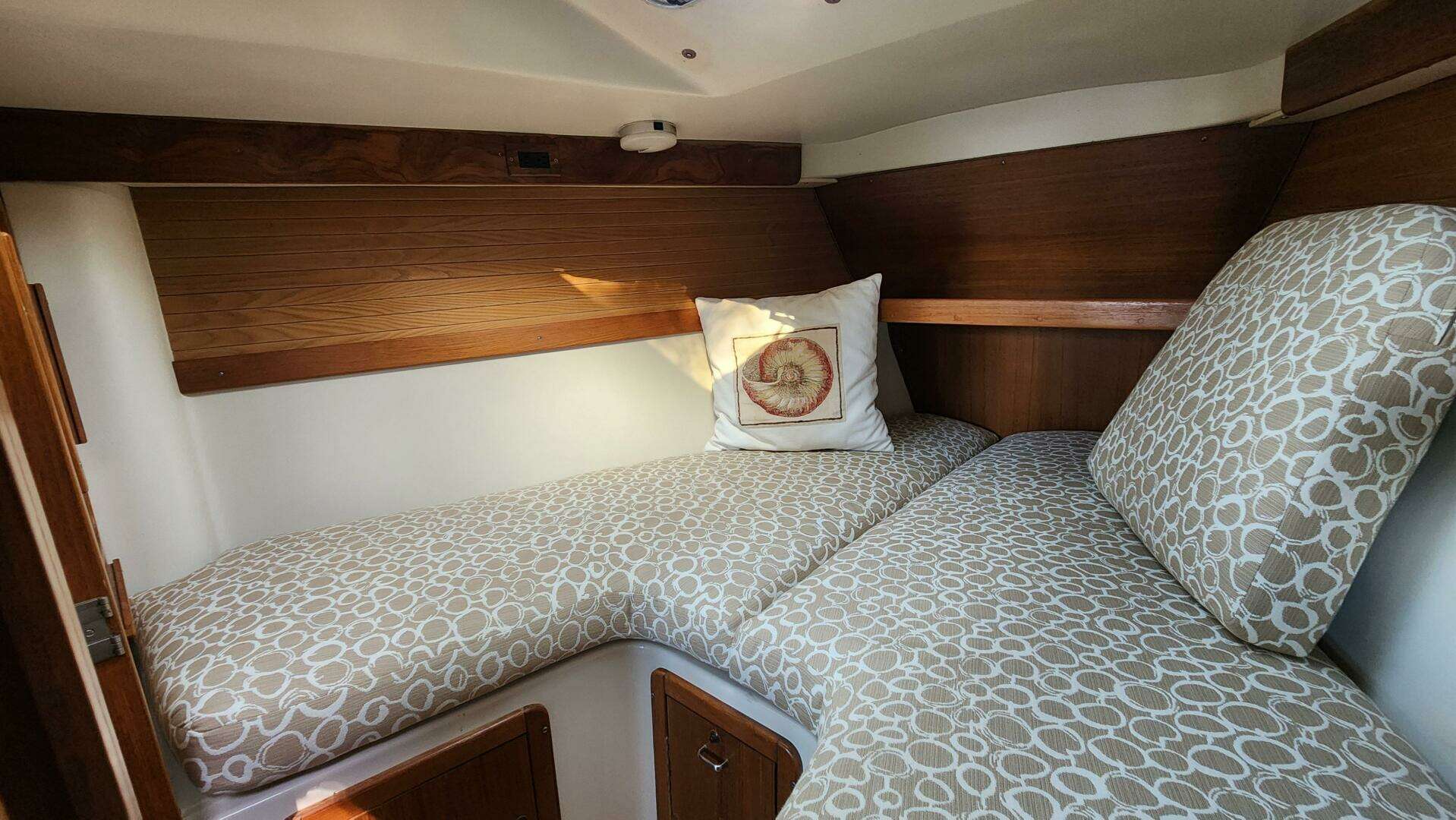 1995 Catalina 320 - Image 21