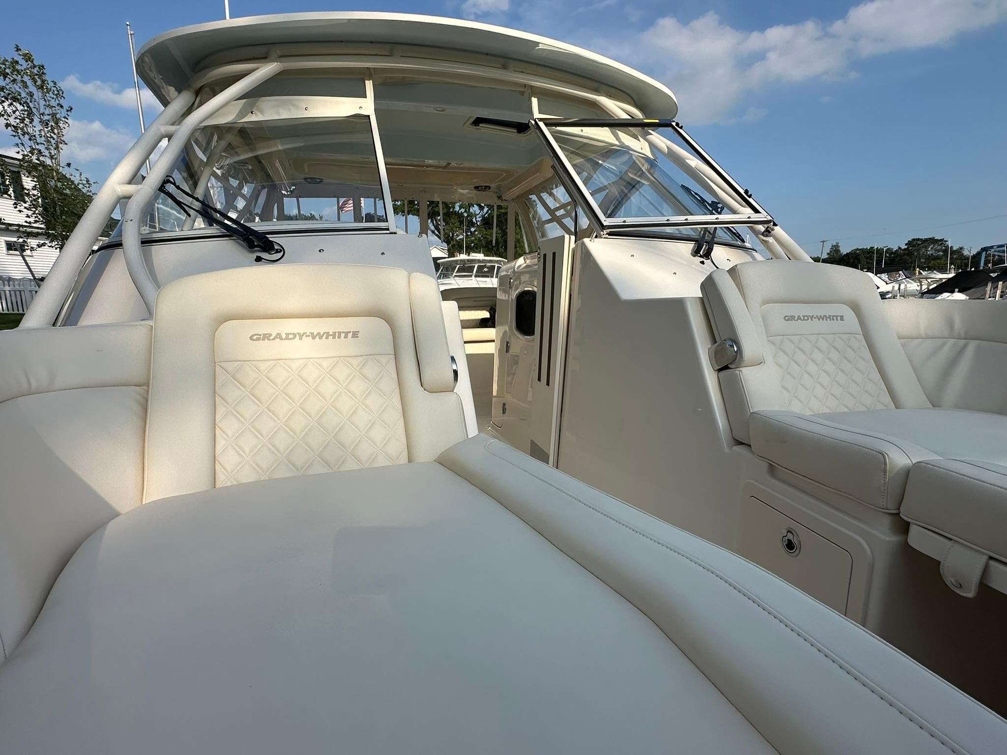 2024 Grady-White Freedom 335 boat interior with luxurious seating and modern design.