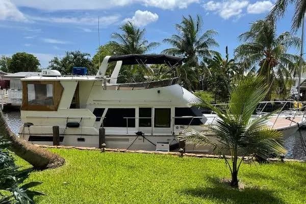 1989 Heritage East Sundeck Trawler - Image 1