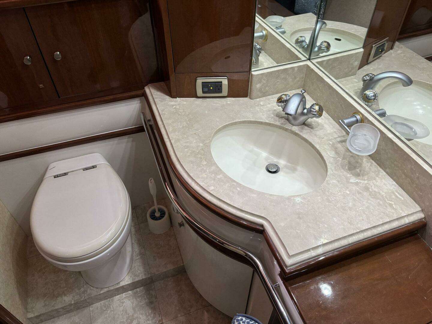 2006 Marquis 65 - Image 35