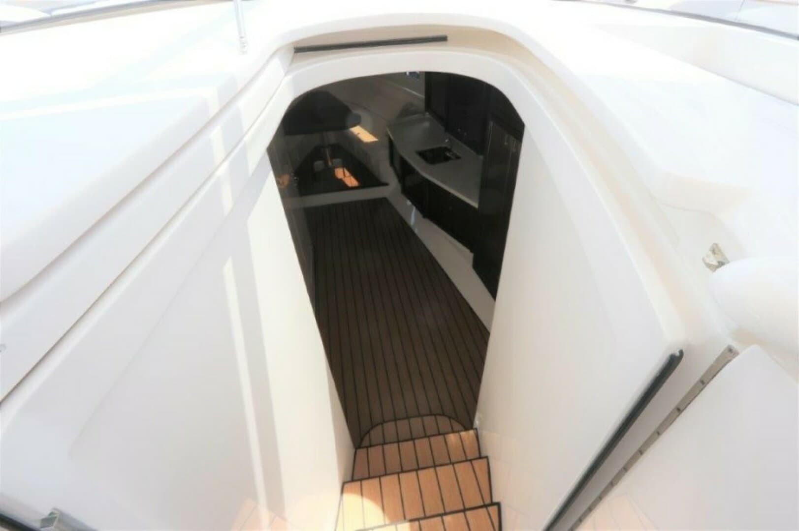 2019 Intrepid 475 Sport Yacht - Image 33