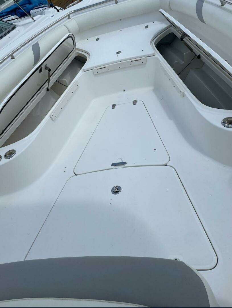 2005 Boston Whaler 320 Outrage - Image 8