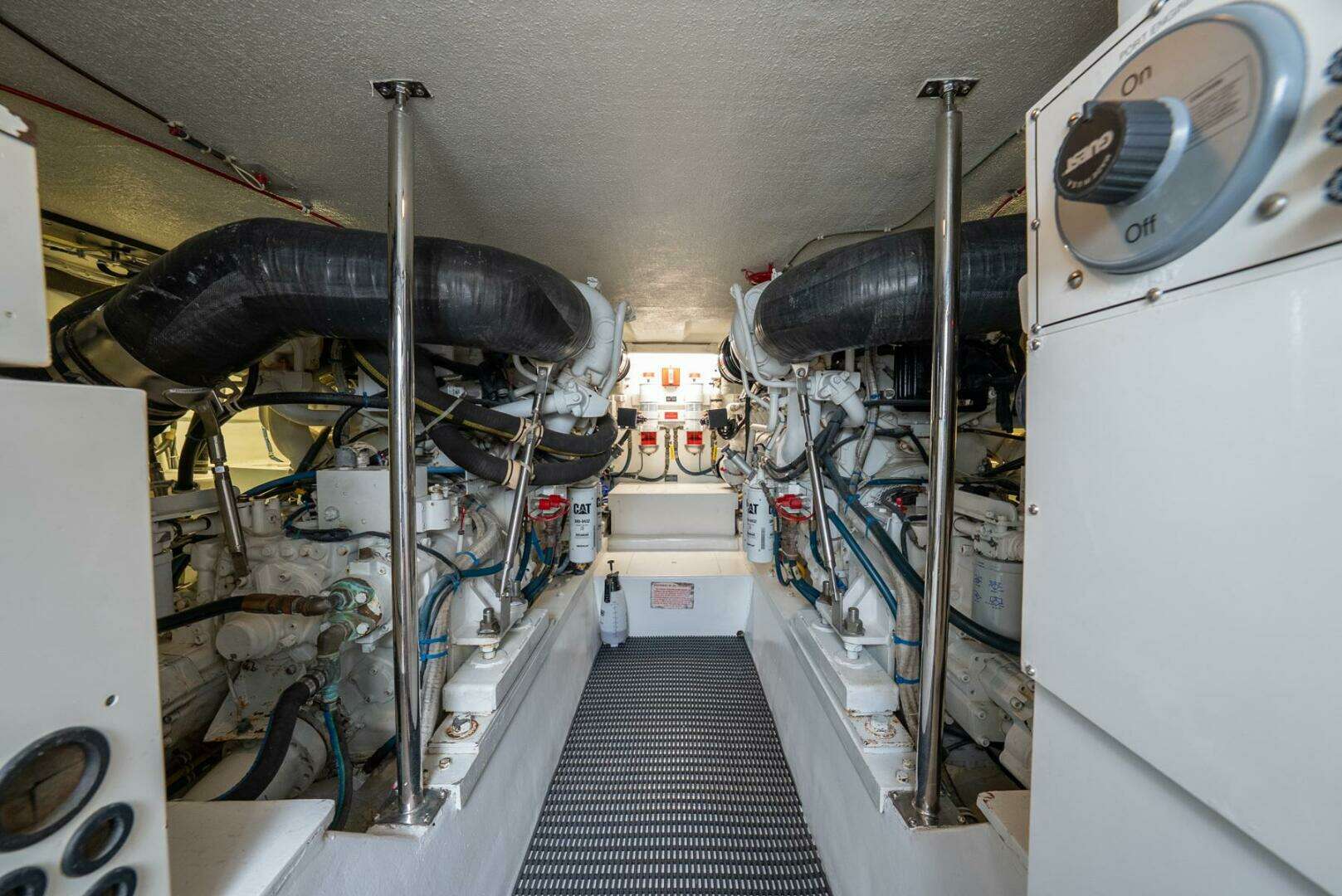 2001 Hatteras 50 Convertible - Image 45
