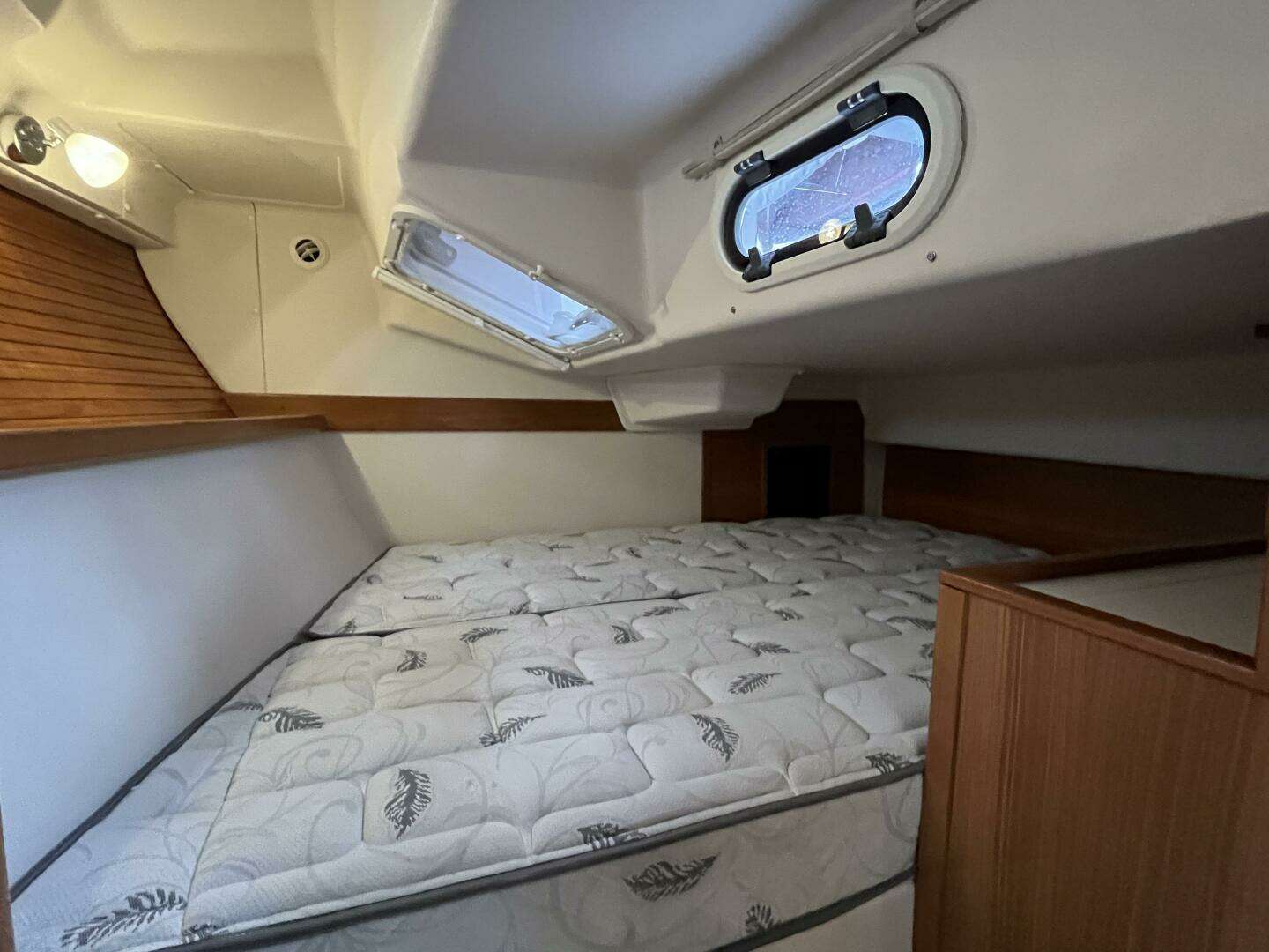 2017 Catalina 355 - Image 39