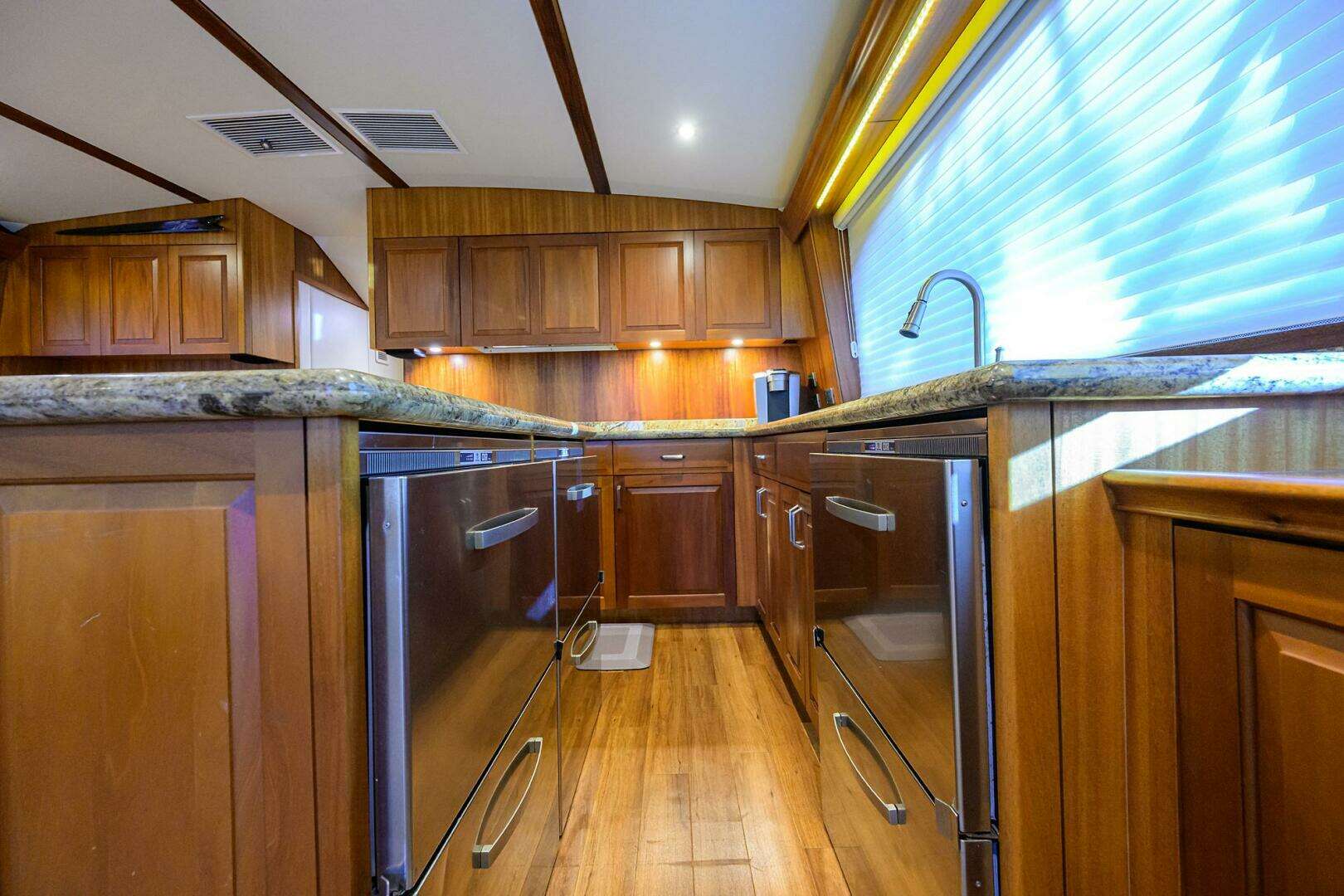 2013 Hatteras GT63 - Image 10