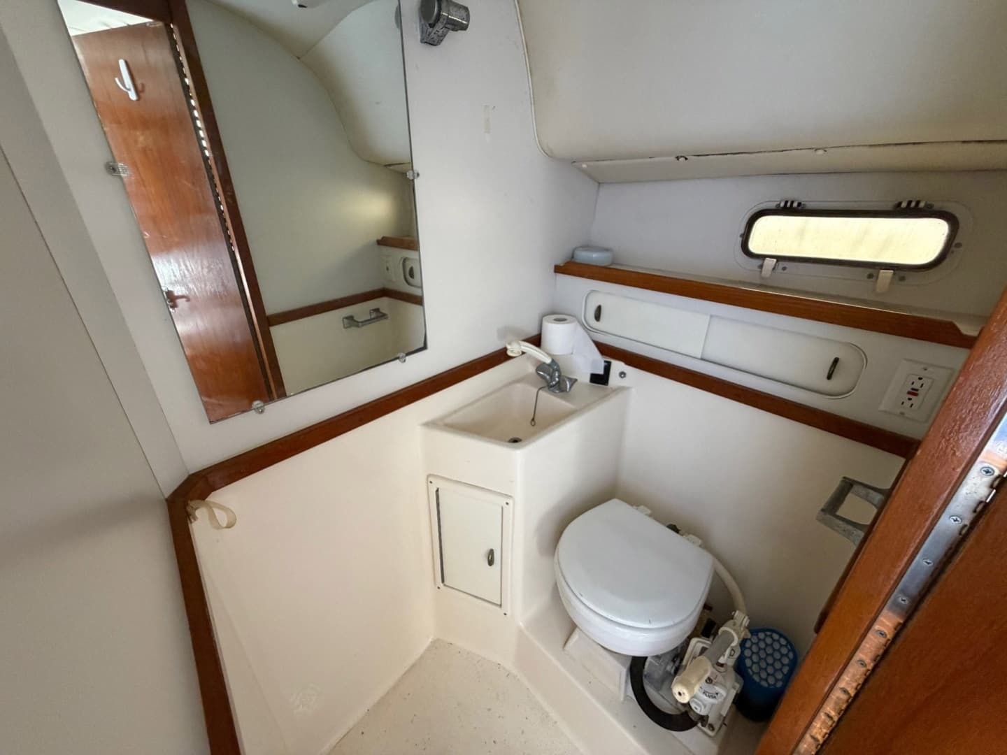 1997 Pursuit 3100 Express - Image 25