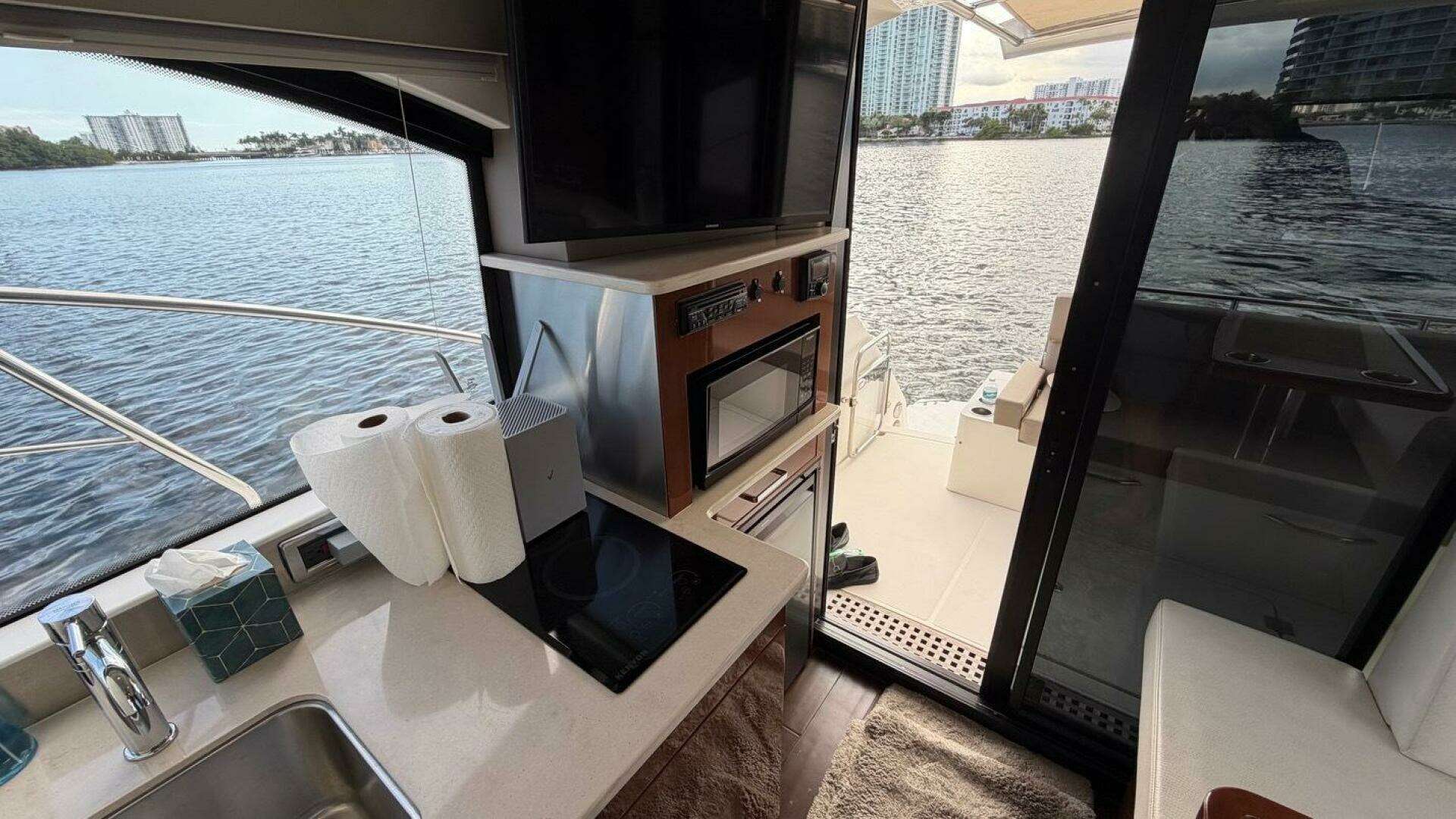 2019 Carver C34 - Image 17