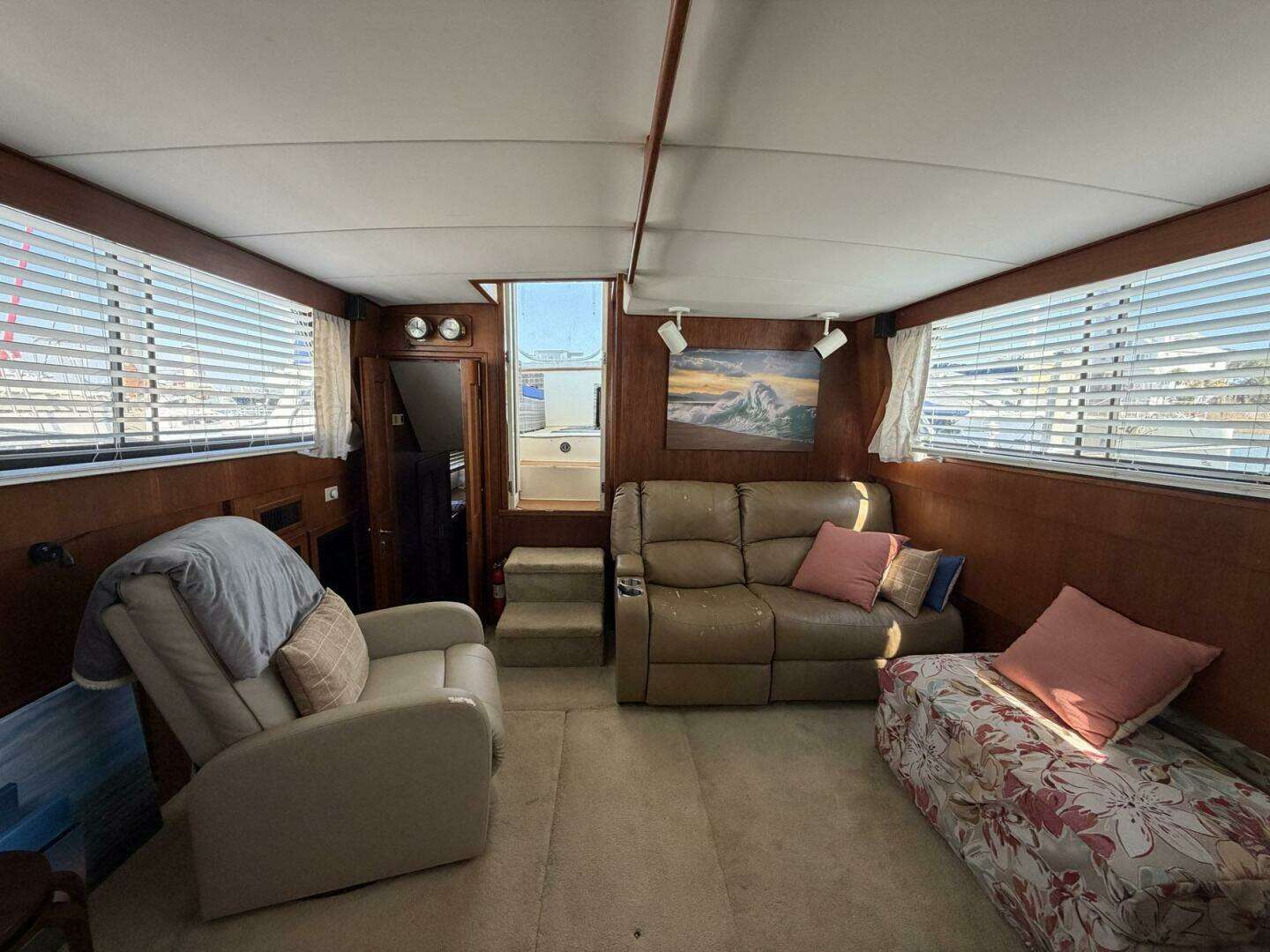 1987 Viking 44 Motor Yacht - Image 37