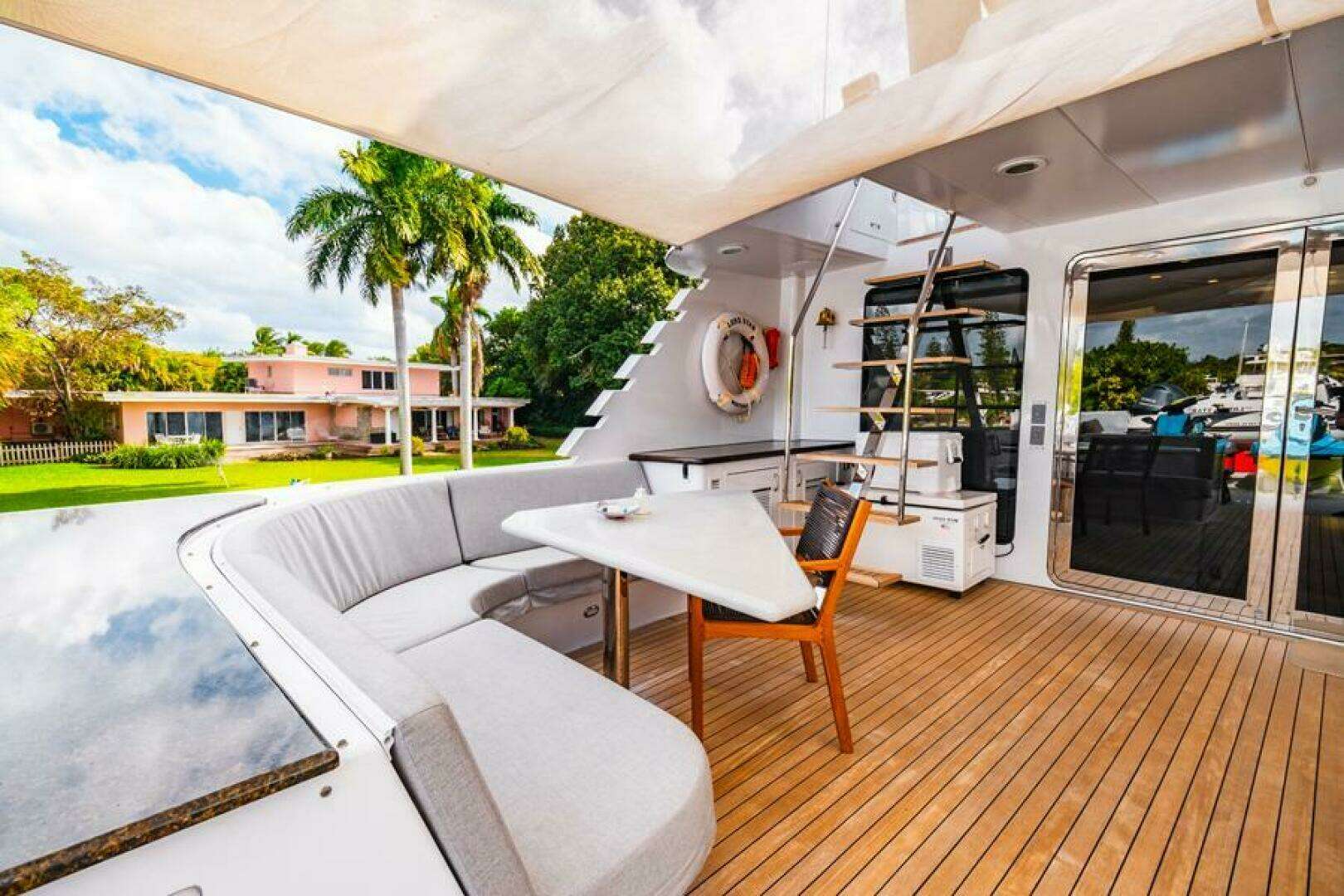 1995 Hatteras Flybridge Motor Yacht - Image 76