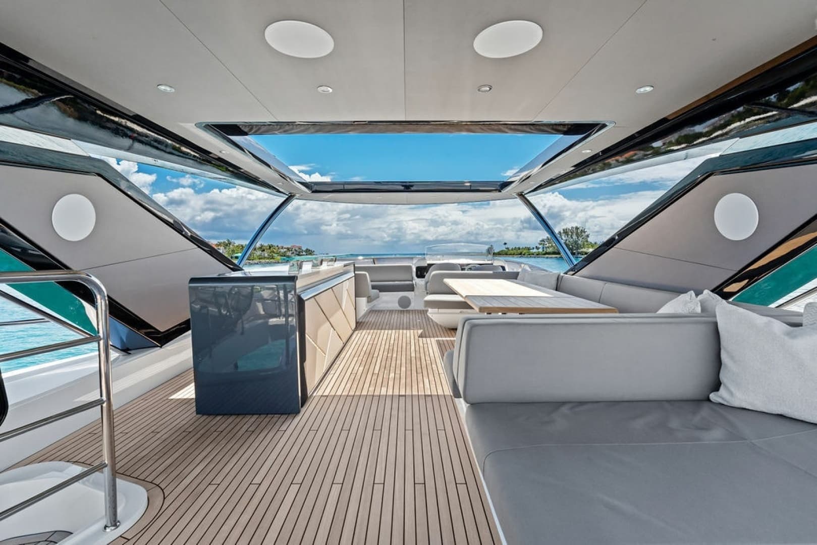 2026 Sunseeker 88 Yacht - Image 41
