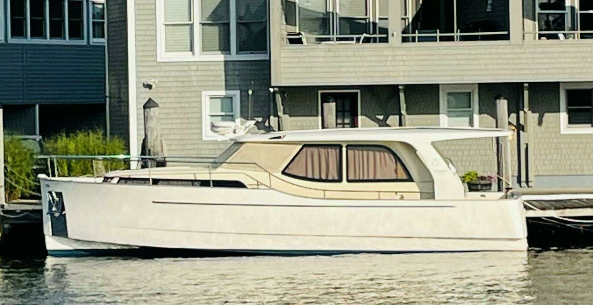 2013 Greenline 33 - Image 2
