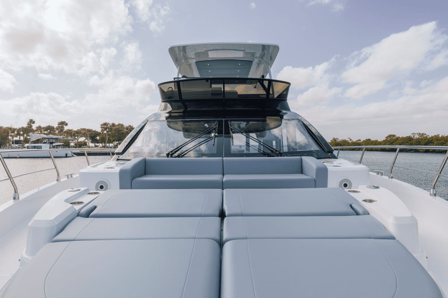 2027 Cruisers Yachts 57 Fly - 55