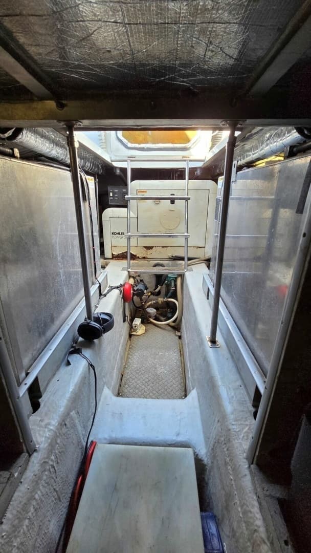 2000 Carver 450 Voyager Pilothouse - Image 64