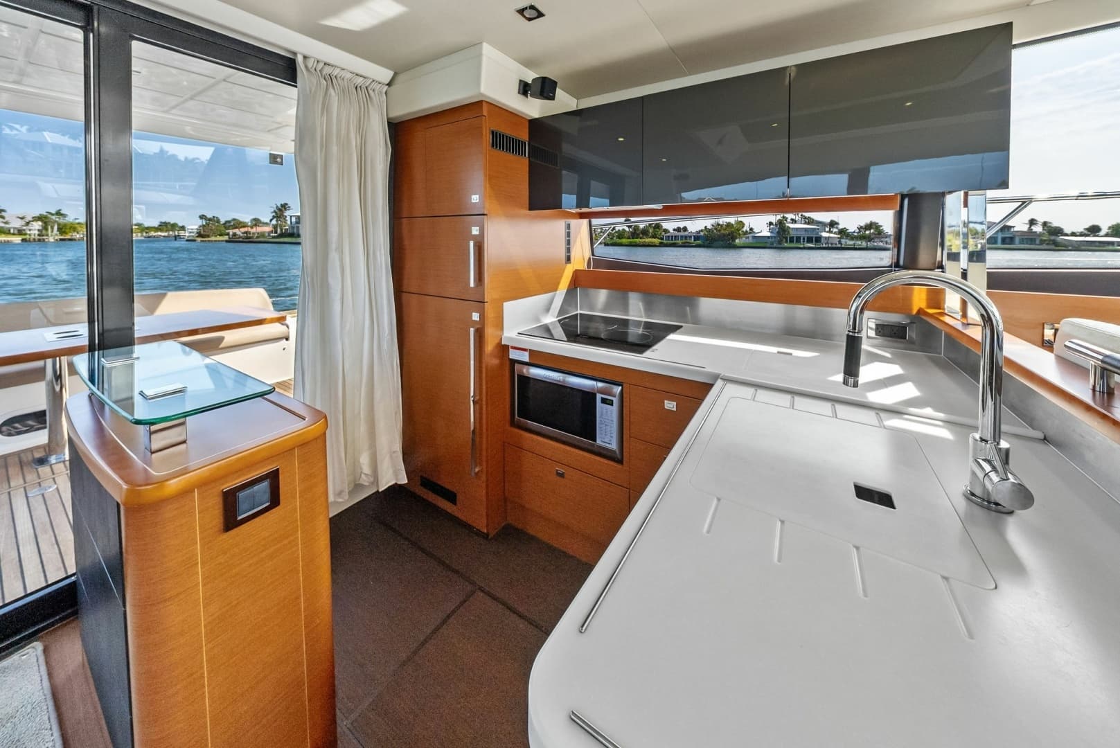 2015 Prestige 550 - Image 5