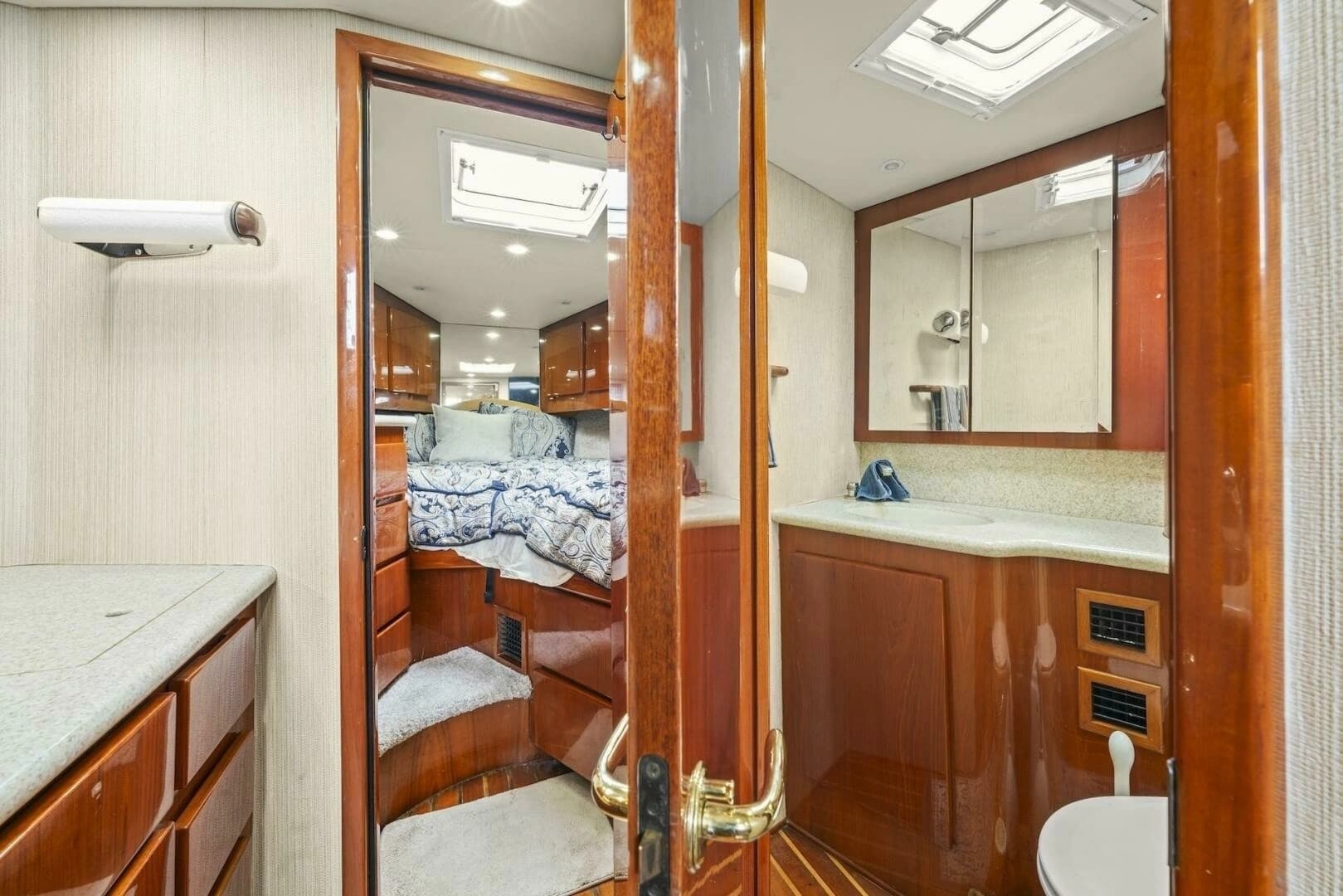 2006 Buddy Davis 48 Express - Image 34