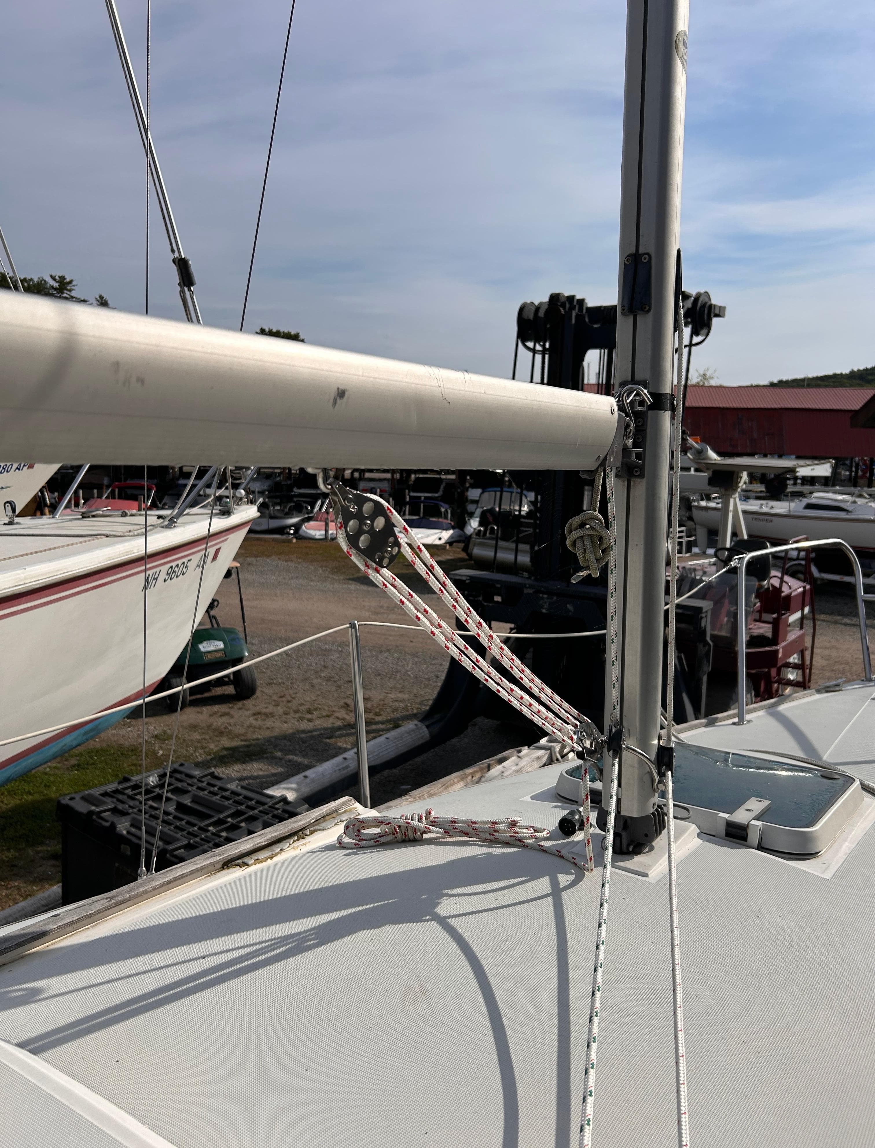 1986 CAL 22 sailboat deck with rigging and mast in marina setting.