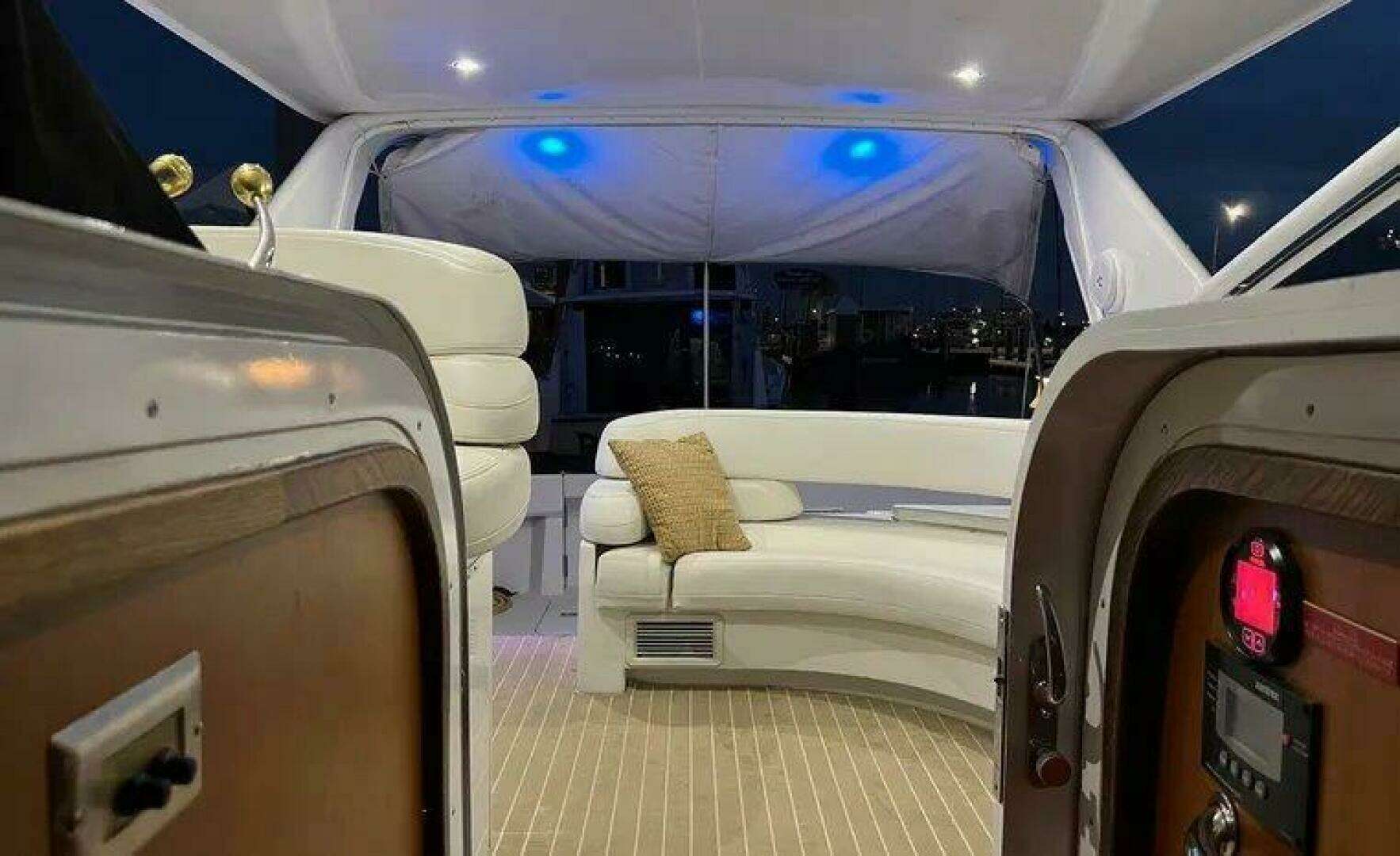 1996 Hatteras 39 Sport Express - Image 7