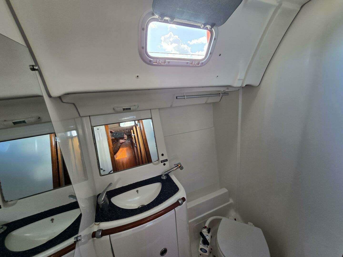 2003 Beneteau Oceanis 473 - Image 18