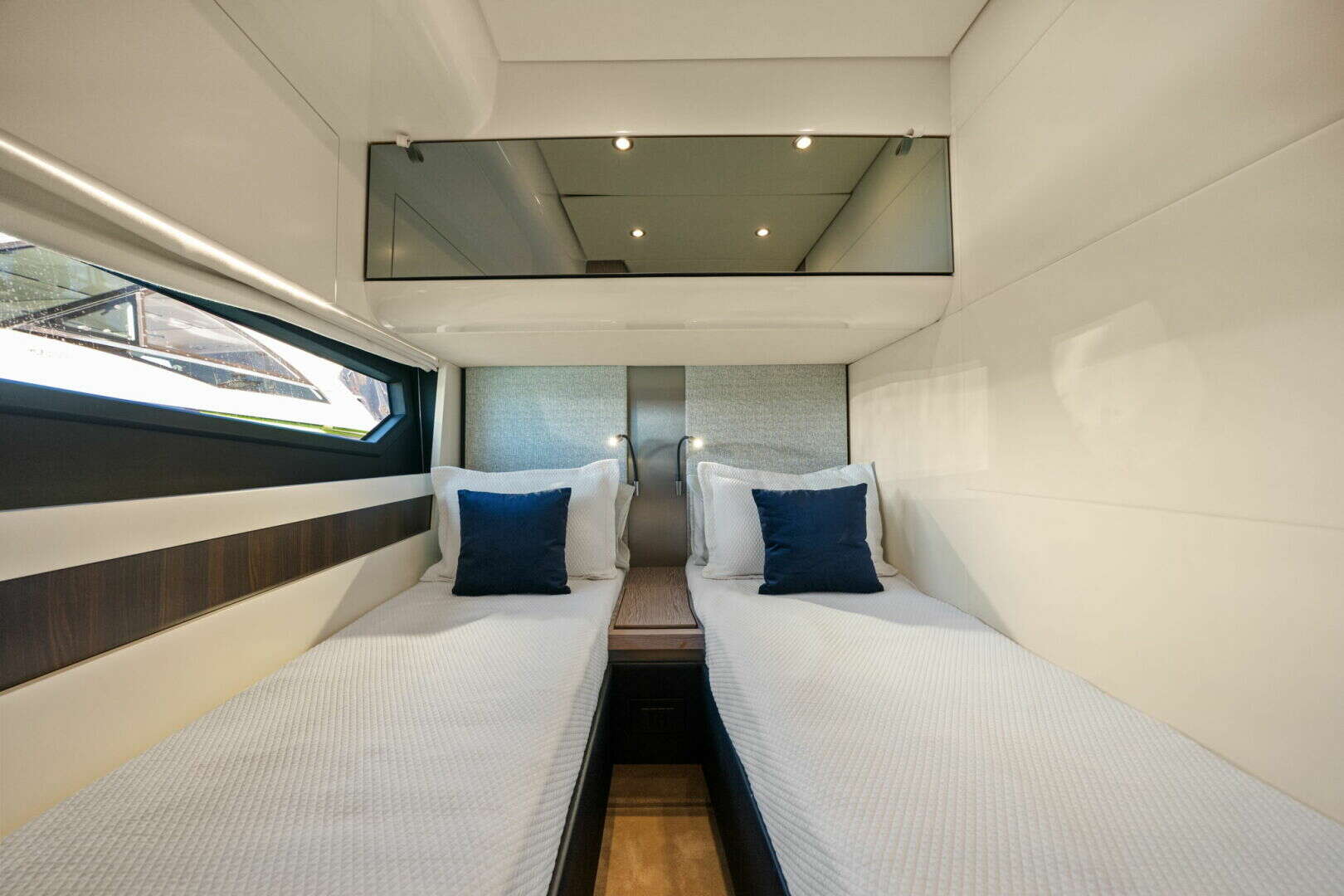 2022 Azimut S6 - Image 70