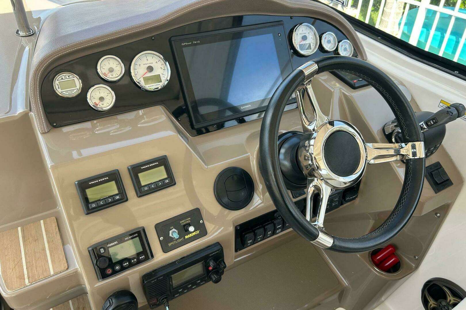 2016 Regal 35 Sport Coupe - Image 11