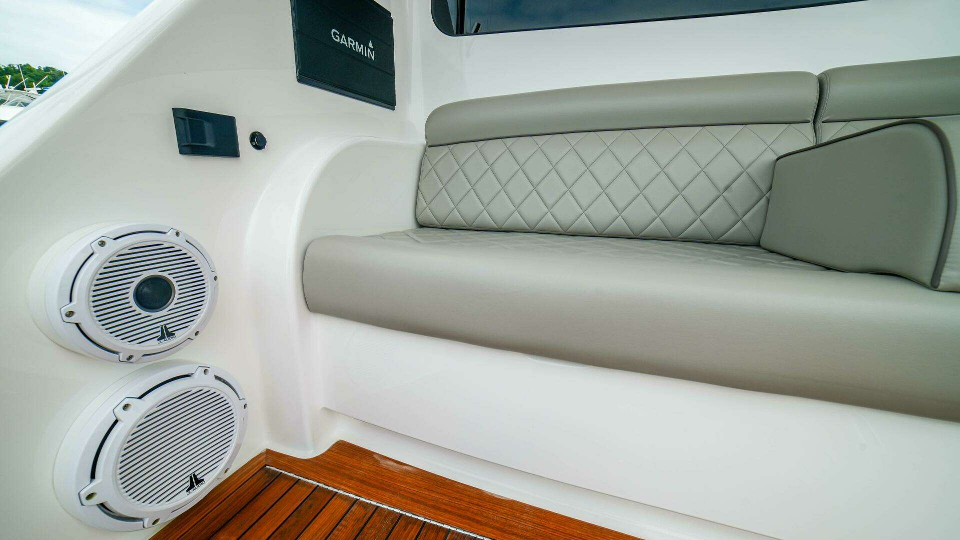 2023 Viking 72 Convertible - Image 10