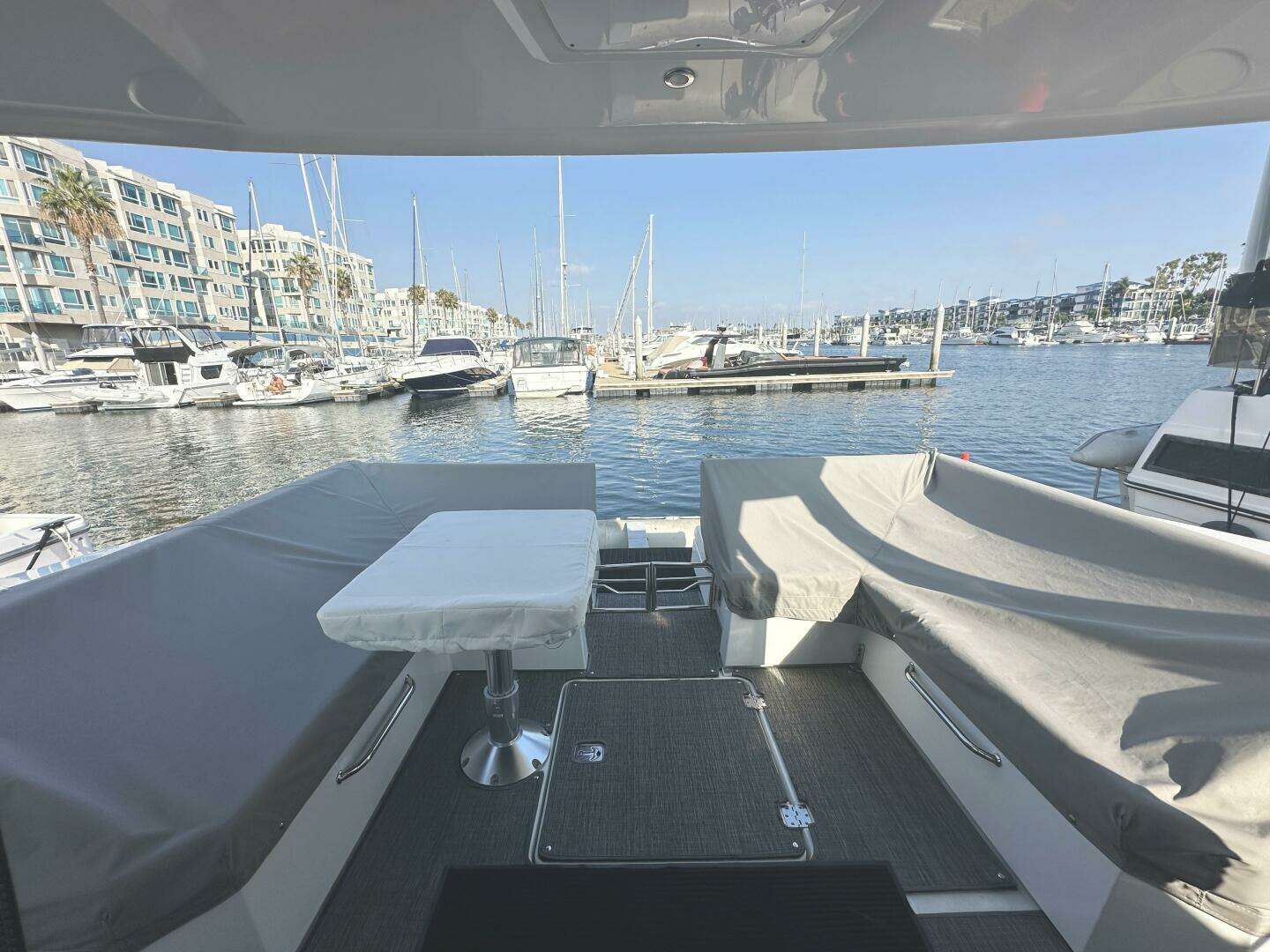 2017 Cruisers Yachts 390 Express Coupe - Image 19