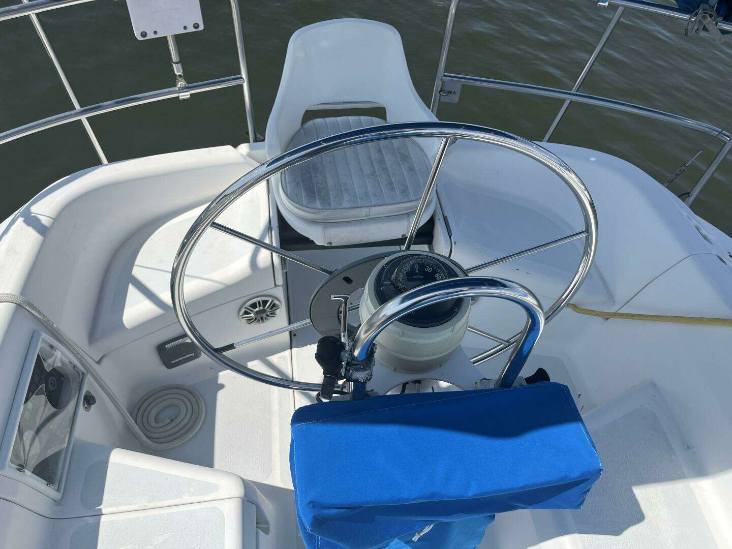 1992 Hunter 33.5 - Image 17