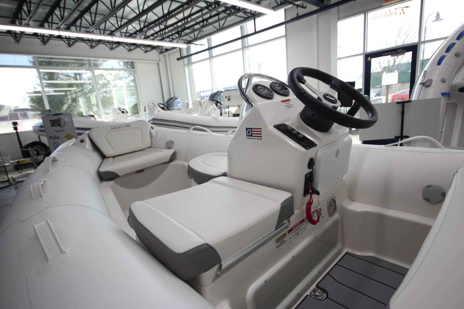2026 Zodiac Yachtline 400 DL NEO - Image 9