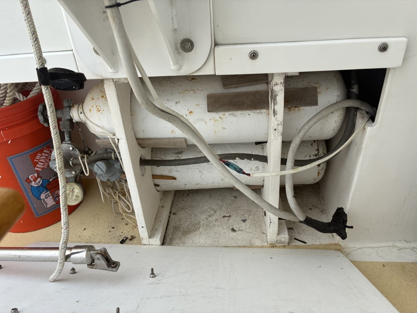 1989 Duffy 35 Flybridge - Image 32