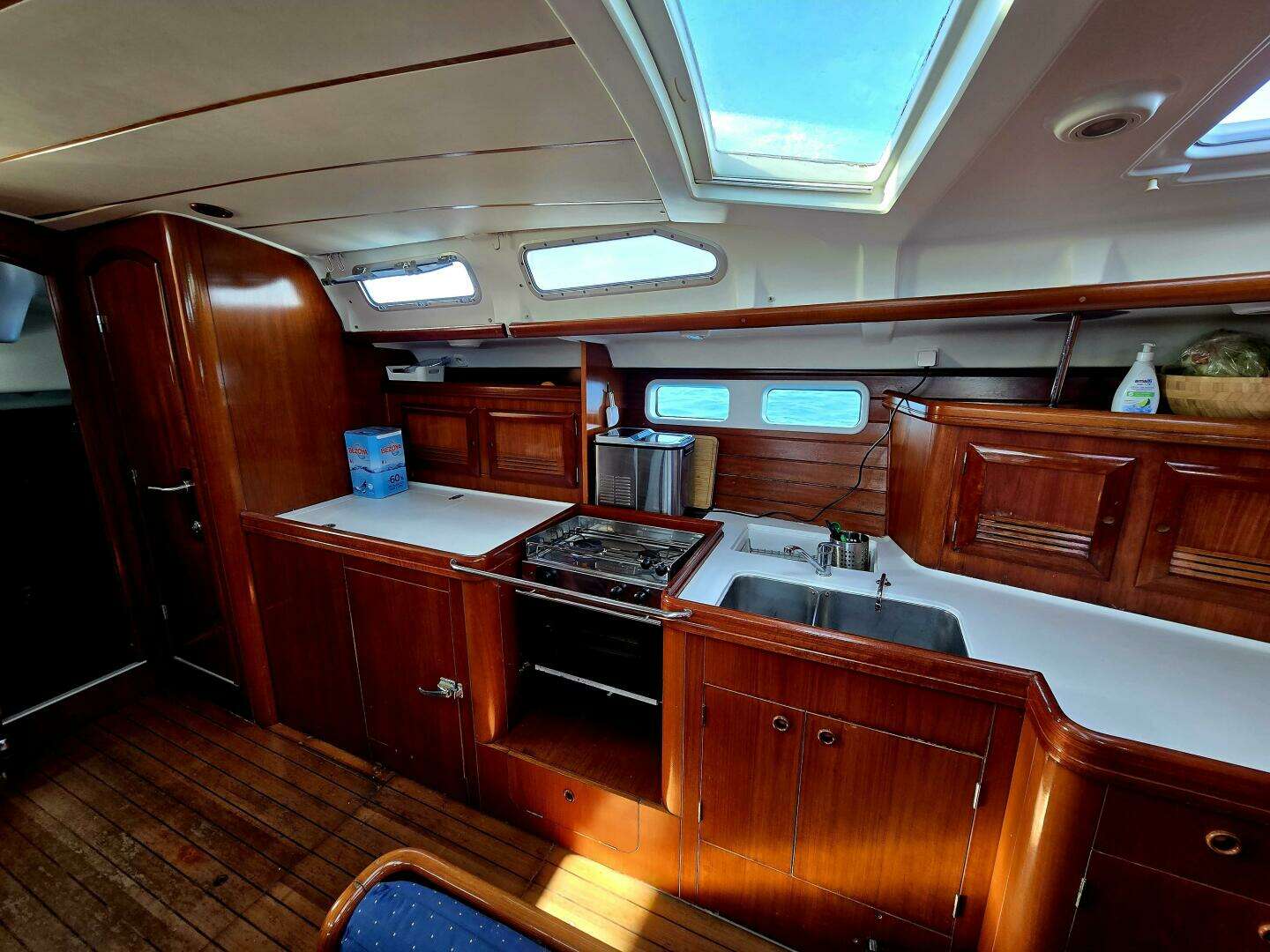 2003 Beneteau Oceanis 473 - Image 12