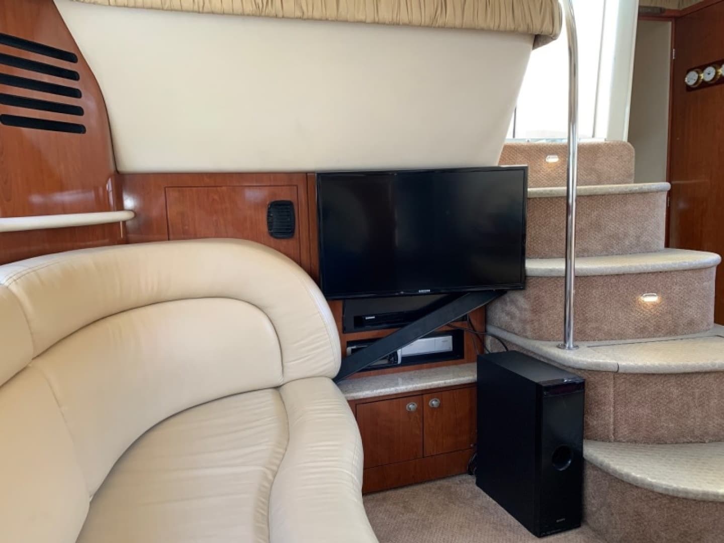 2004 Sea Ray 390 Motor Yacht - Image 45