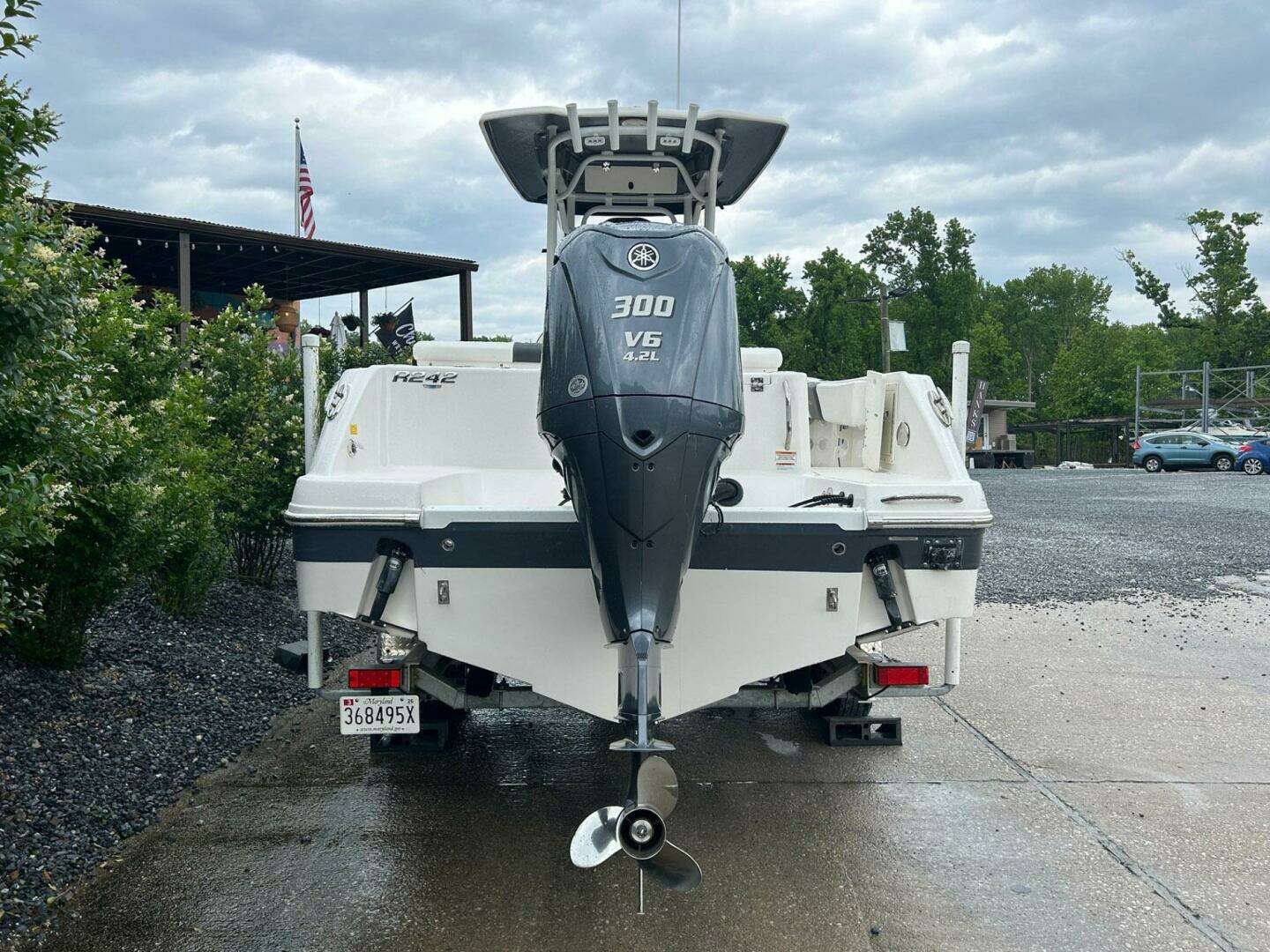 2022 Robalo R242 Center Console - Image 3