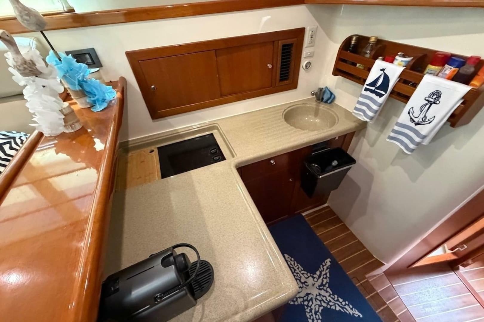 2005 Riviera 37 Flybridge - Image 14