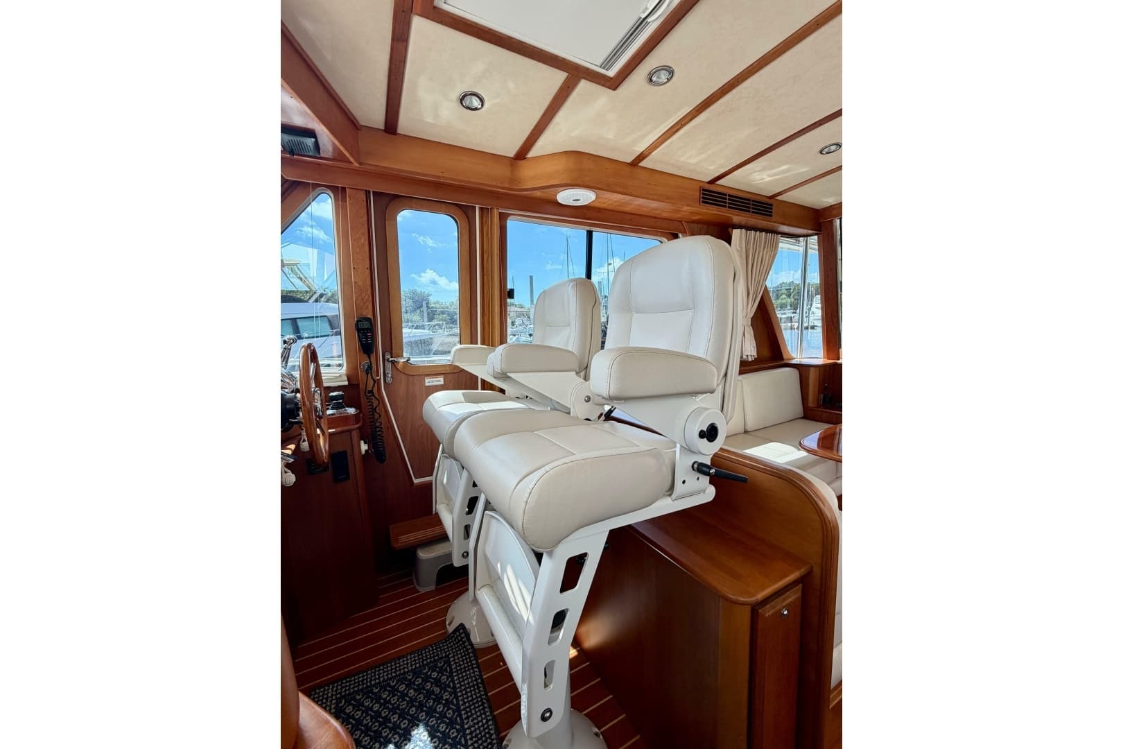 2016 Sabre 48 Salon Express - Image 25