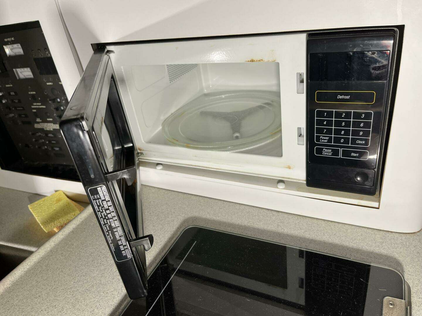 2001 Wellcraft 270 Coastal - Image 32