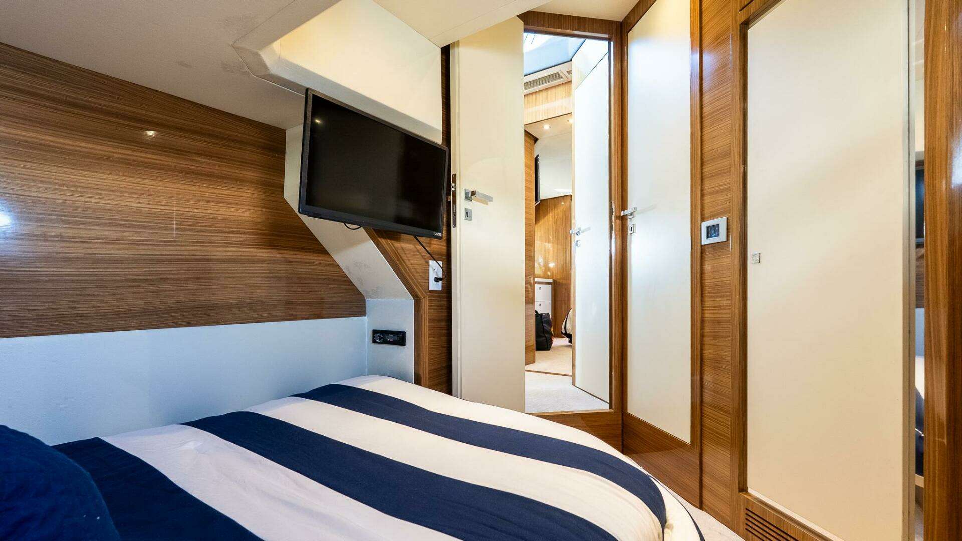 2011 Uniesse 55S - Image 35