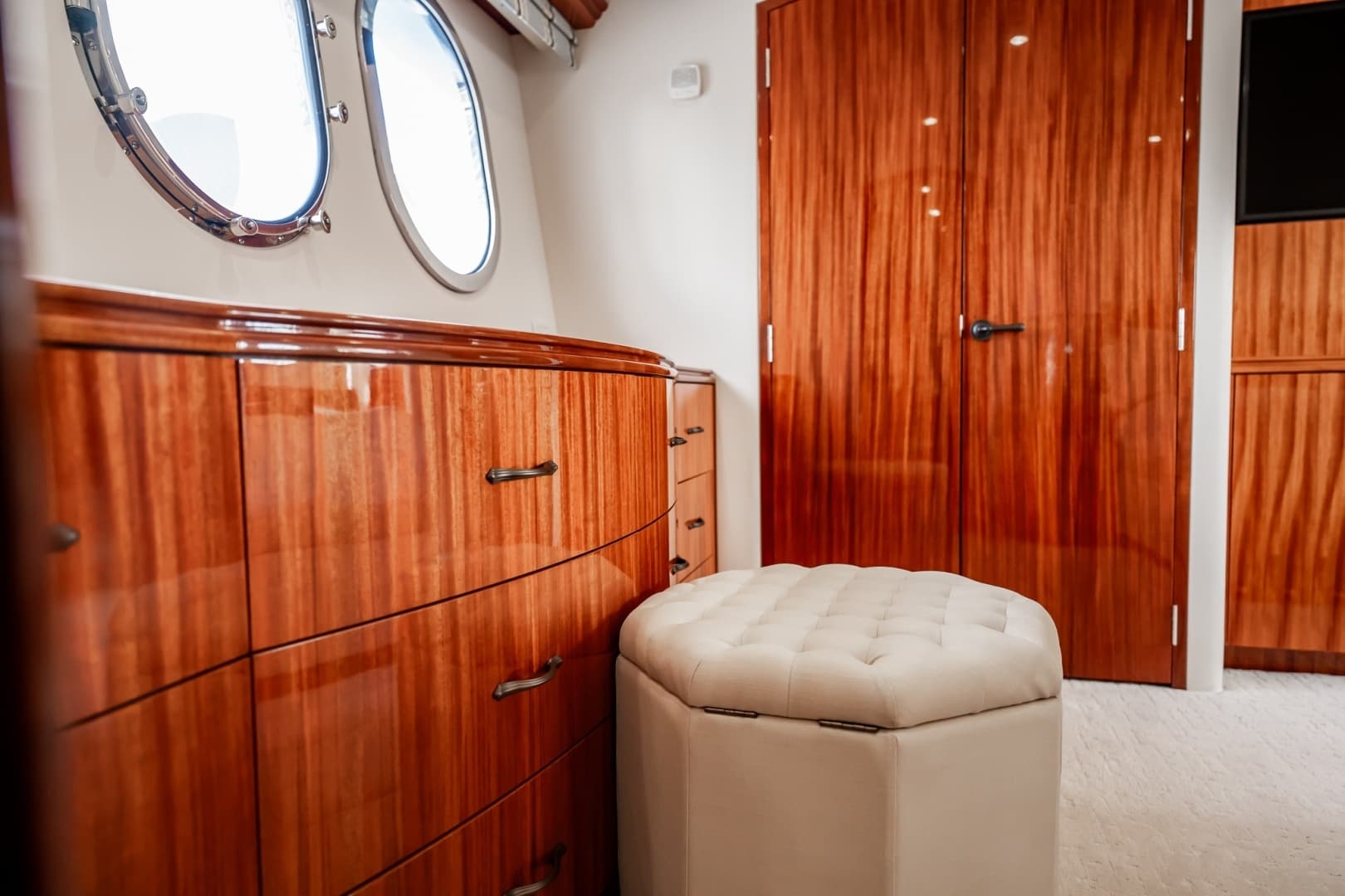 2012 Hatteras — - Image 87